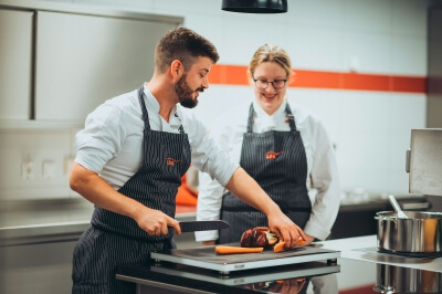 Frisches Essen, frische Gedanken: unser Betriebsrestaurant tischt jeden Mittag vorzüglich auf. 