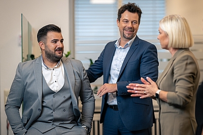 LBS-Kolleginnen-und-Kollegen-sind-im-Gespräch LBS-Kolleginnen und Kollegen sind im Gespräch.