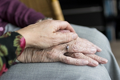Hand-in-Hand-in-Pflegezeiten Hand in Hand in Pflegezeiten
